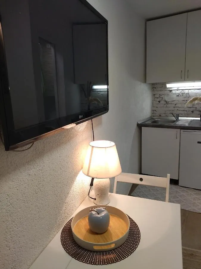 Apartment Tiny Studio In City Center Stone House Split