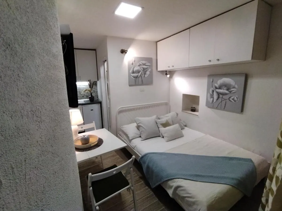 Apartment Tiny Studio In City Center Stone House Split