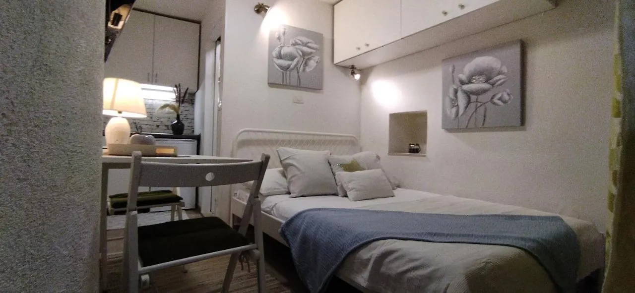 Apartment Tiny Studio In City Center Stone House Split